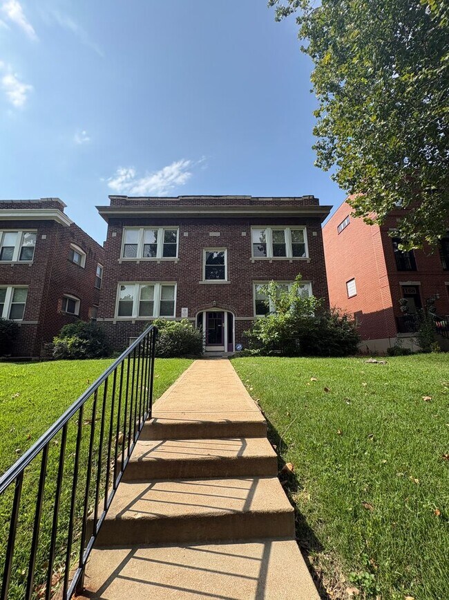 Building Photo - 4164 W Pine Blvd