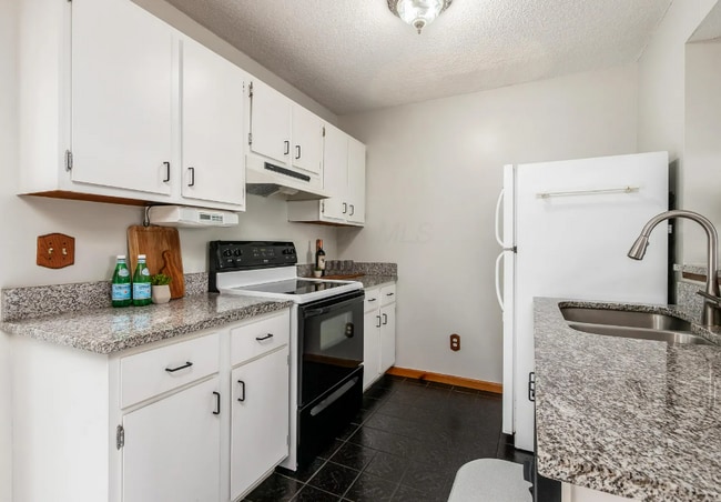 Building Photo - 4862 Stoneybrook Blvd