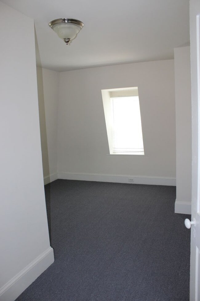 Building Photo - 311 S Washington St