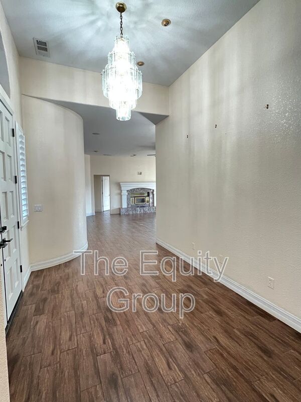 Building Photo - 3503 S Creekside Ct