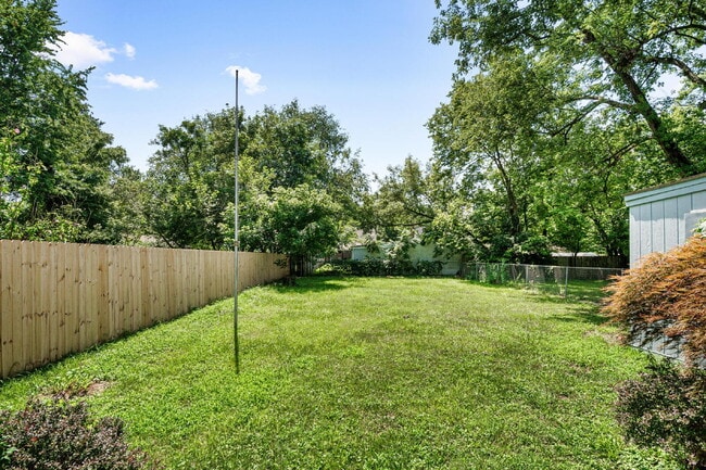 Building Photo - 4637 Alpine Ave