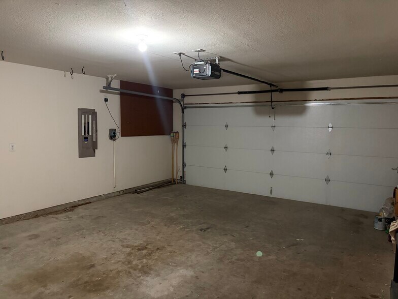 Building Photo - 13994 Fall Harvest Dr