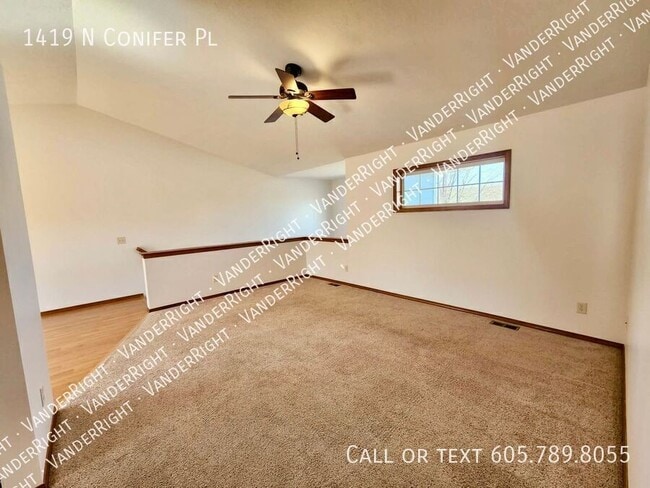 Building Photo - 1419 N Conifer Pl