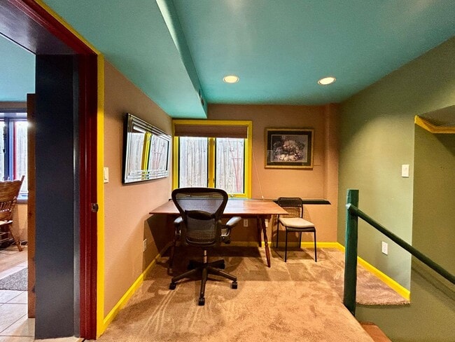 Building Photo - Furnished 2 Bedroom Garden Level Apartment in Upper Table Mesa Near Bear Creek Park