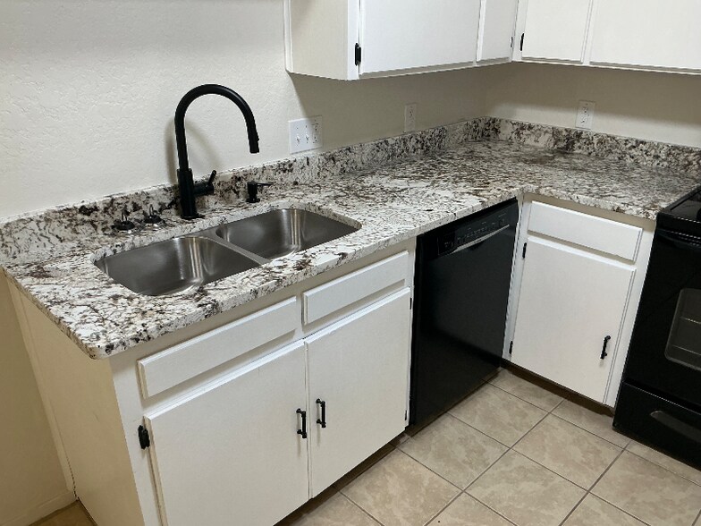 Building Photo - 4736 Cape Cod Dr