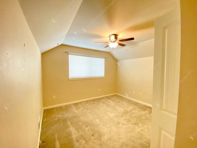 Building Photo - 3-Bedroom Home with RV Parking