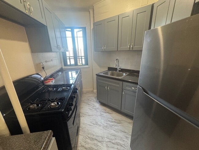 Building Photo - 1925 McGraw Ave