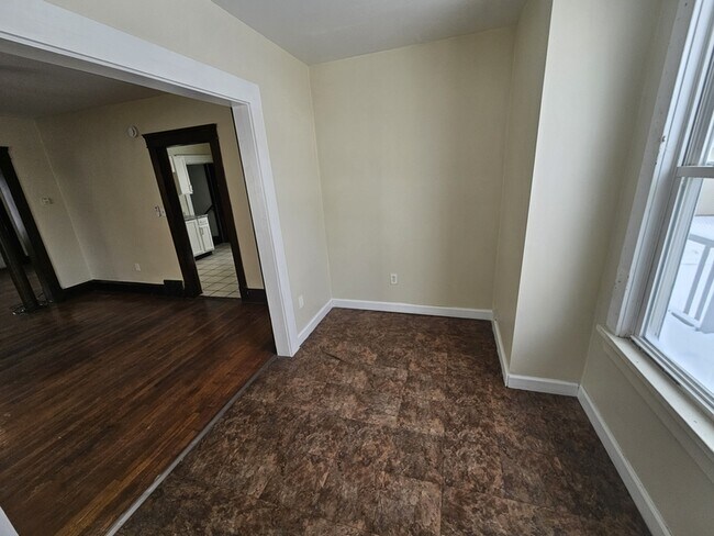 Building Photo - 3386 E 134th St