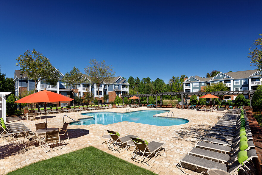 Resort-style Pool with Sundeck - Bexley Park