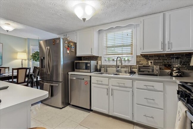 Building Photo - 2660 Windage Dr SW