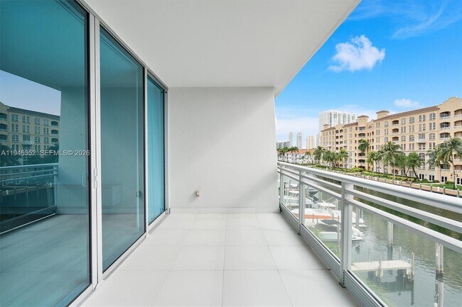 Building Photo - 2950 NE 188th St