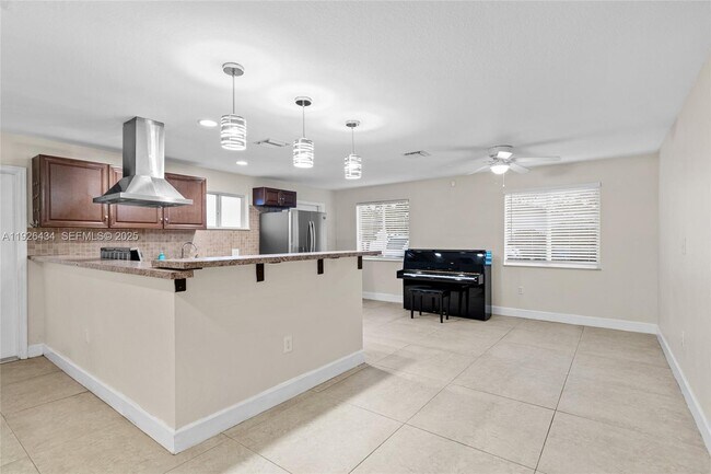 Building Photo - 1472 SW 44th Ave