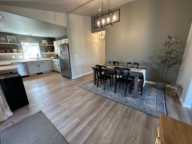 Building Photo - Beautiful 3/2 Home With Backyard Oasis!