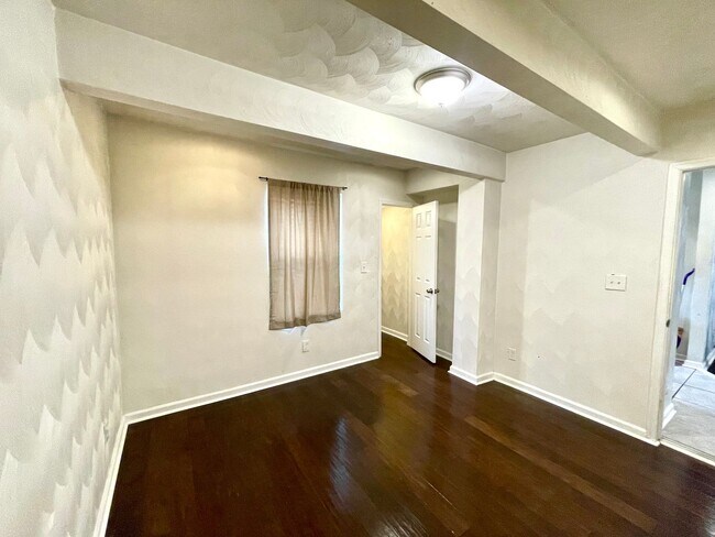 Building Photo - 2530 Keller Ave