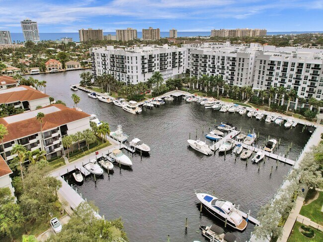 Building Photo - 3200 Port Royale Dr S