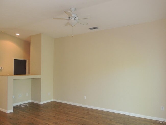 Building Photo - 640 Birch Ridge Dr
