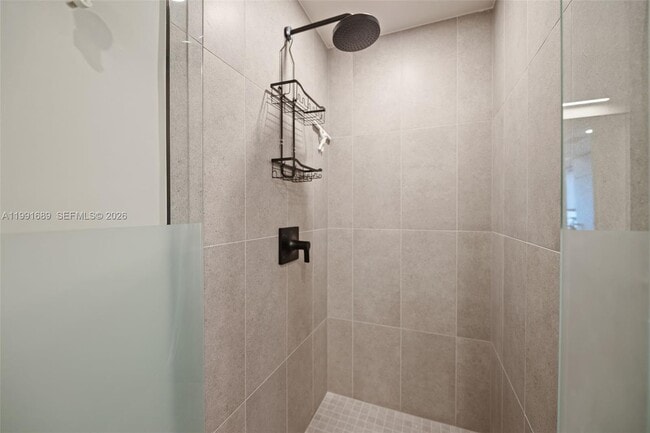 Building Photo - 121 NE 5th St