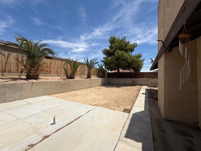 Building Photo - 3 Bedroom 2 Bathroom House with 2 Car Garage Located in Lenwood