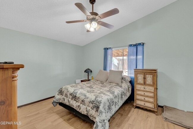Building Photo - Northeast El Paso 3 bed with Refrig A/C an...