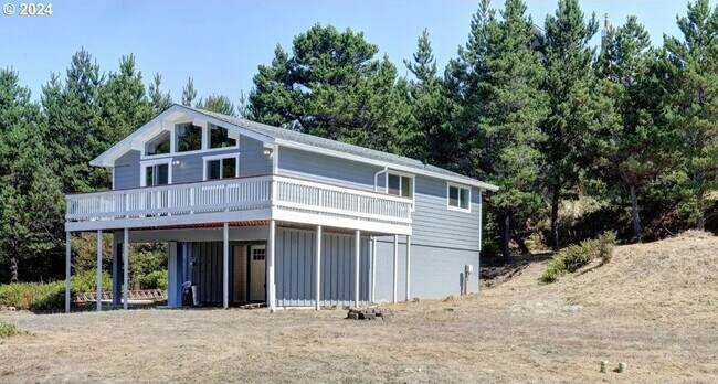 Building Photo - Ocean Park 2 Bedroom Home - Property is Av...