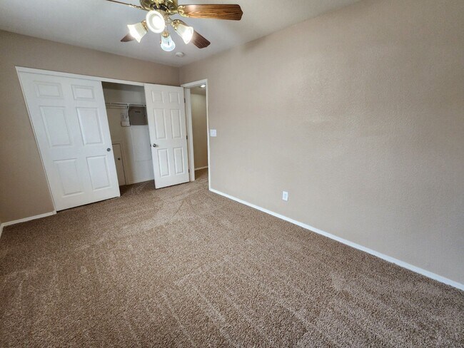 Building Photo - Charming 3 bedroom home with great curb ap...