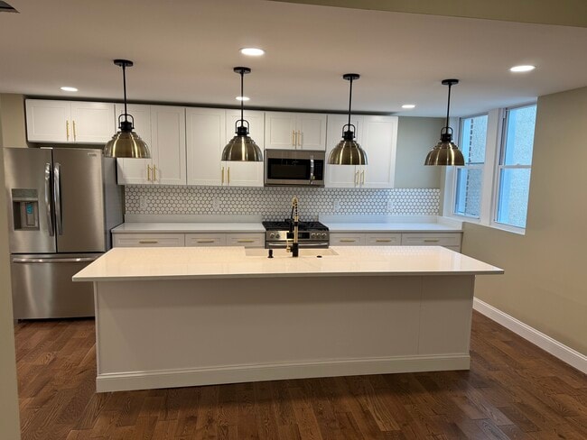 Building Photo - 604 N Augusta Ave