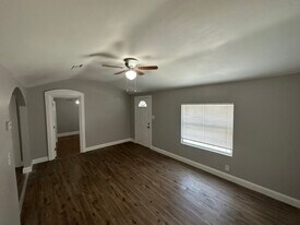 Building Photo - 776 14th Ave S