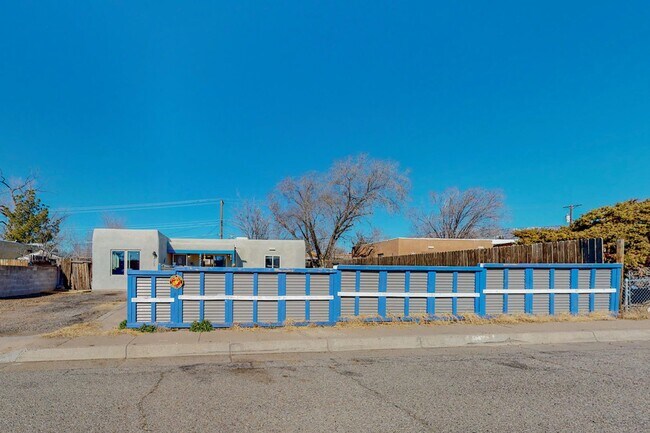 Building Photo - Charming NE Heights 3 Bedroom 2 Bath