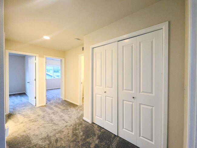 Building Photo - 4Bd/2.75Ba Lake Stevens House