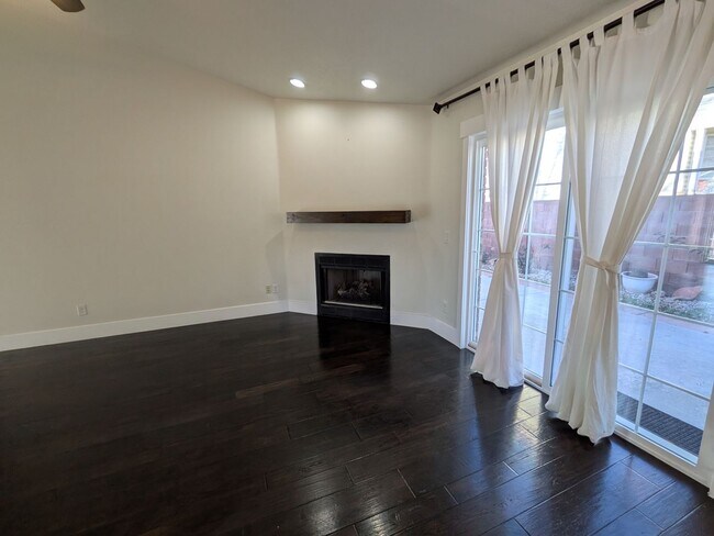 Building Photo - Low-Maintenance Living in the Heart of St. George