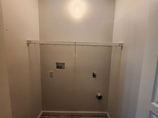 Building Photo - 2 Bedroom Duplex - *Pets Welcome!