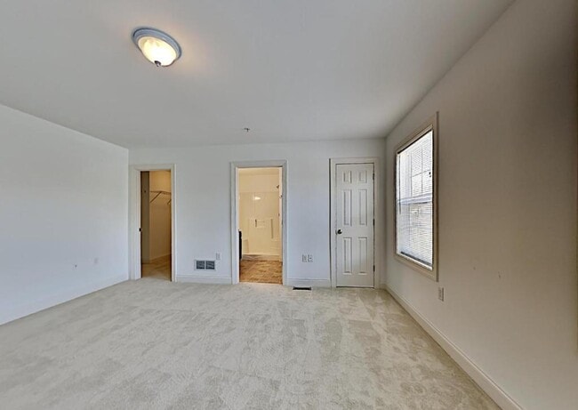 Building Photo - 125 Surrey Ct