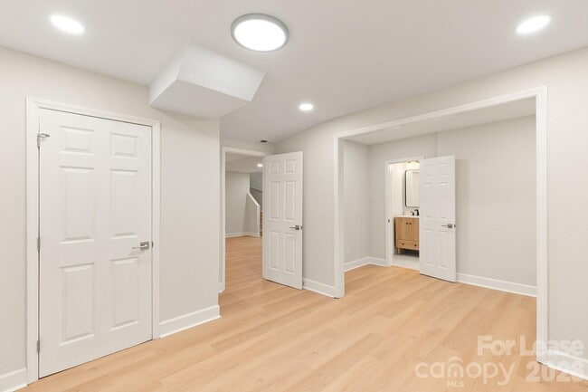 Building Photo - 100 Chadmore Dr