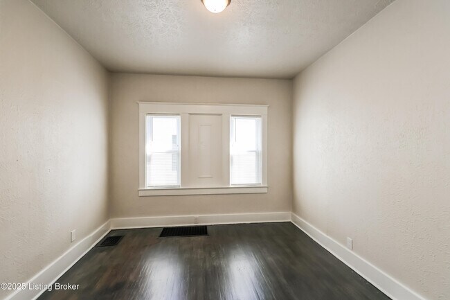 Building Photo - 637 Lindell Ave