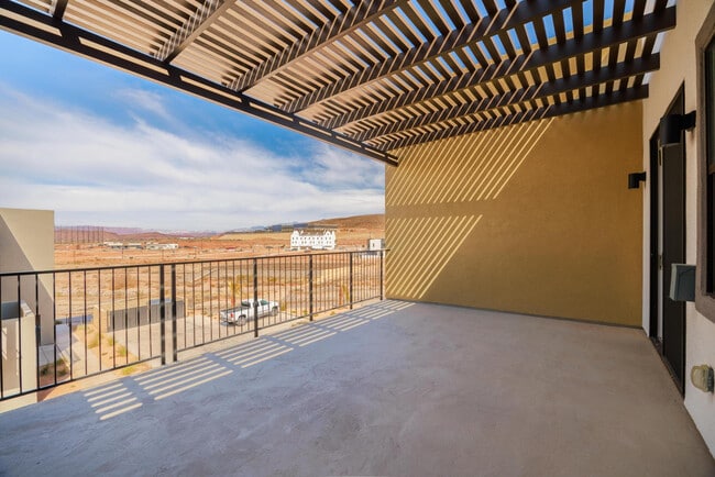Building Photo - Desert Color Condo