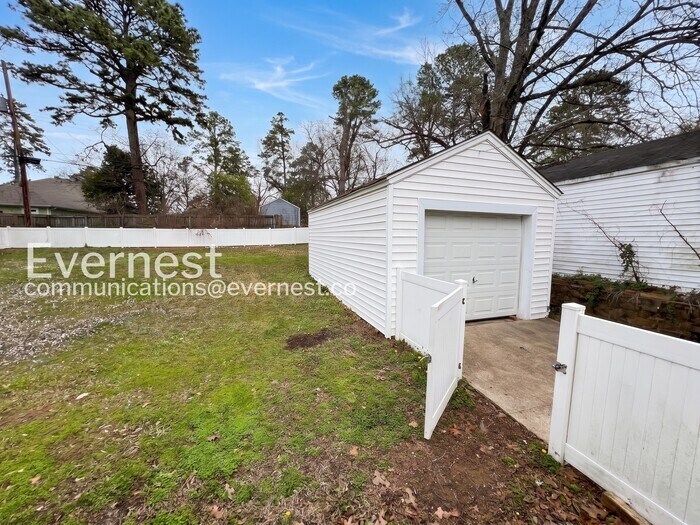 Building Photo - 6700 Westover Dr
