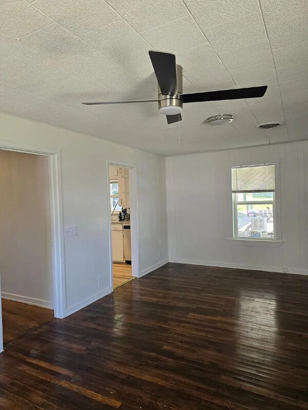 Building Photo - 811 E Navarro St