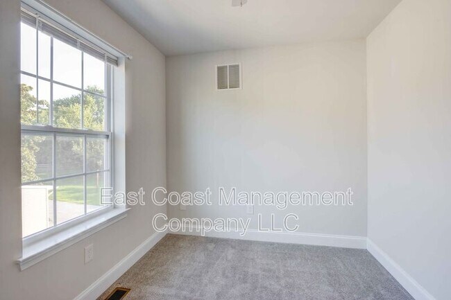 Building Photo - 137 Winters Ln