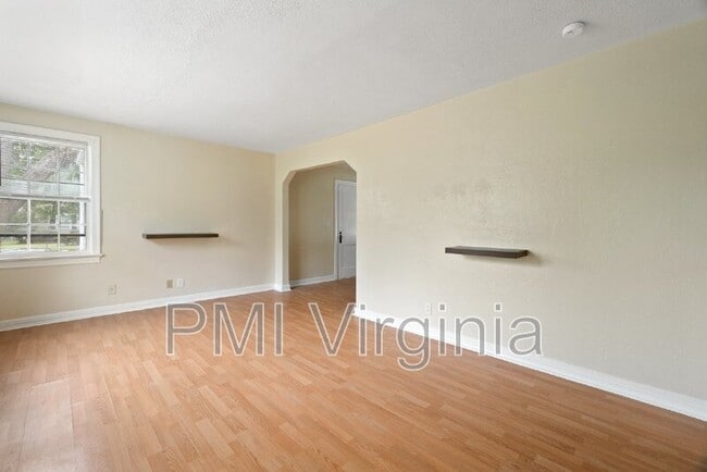Building Photo - 141 Howe St
