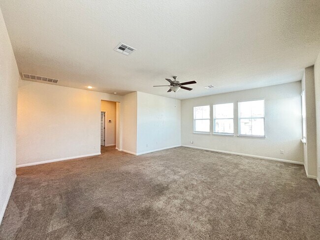 Building Photo - Beautiful 4-Bedroom Home with Free Communi...