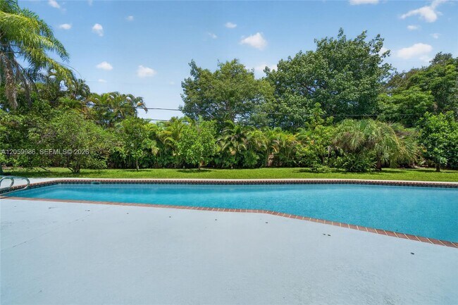 Building Photo - 12935 SW 81st Ave