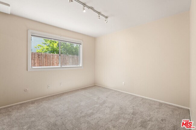 Building Photo - 22840 Sparrow Dell Dr