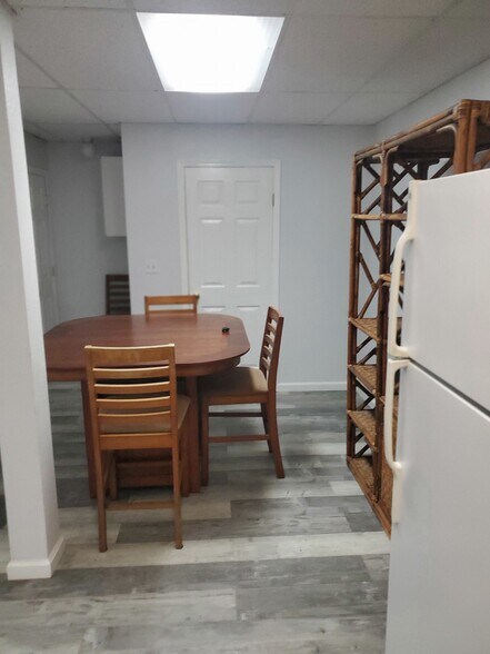 Building Photo - 6588 Log Cabin Ln