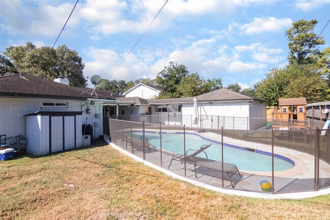 Building Photo - 13418 Paradise Valley Dr