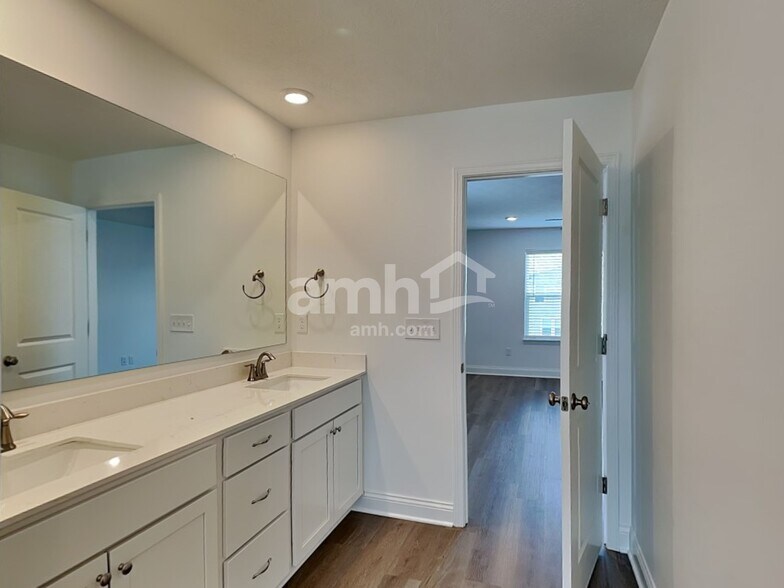 Building Photo - 306 Pne Hl Ct