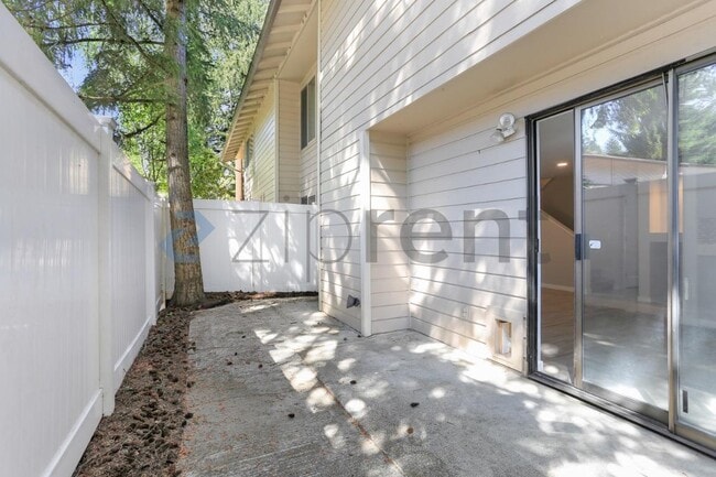 Building Photo - Unit B7