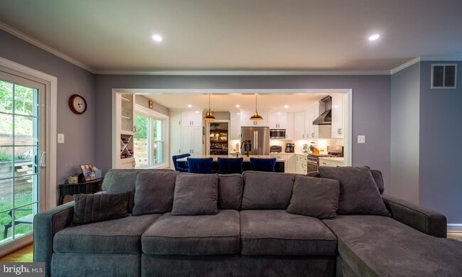 Building Photo - 2235 Abbotsford Dr