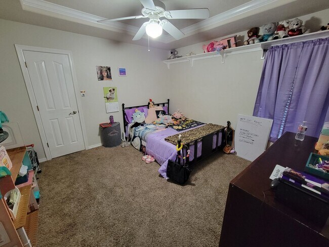 Building Photo - College Station -3 bedroom / 2 bath / 2 car garage / fenced in back yard. IN EDELWEISS GARTENS