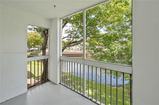Building Photo - 9833 Westview Dr