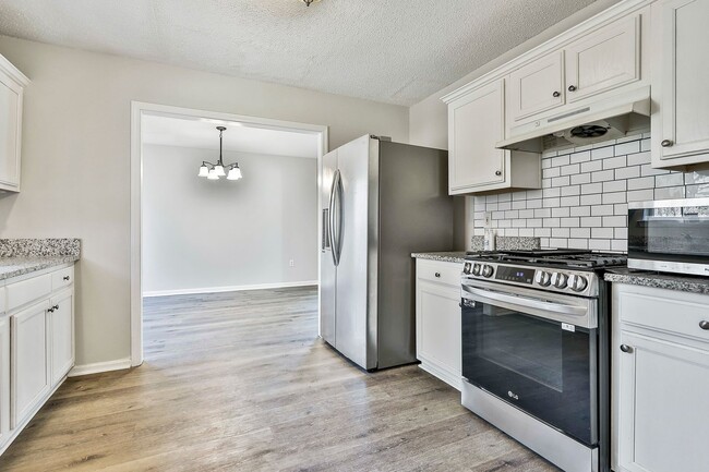 Building Photo - 3BR Home in Jonesboro. Spacious Primary Suite & Convenient Location